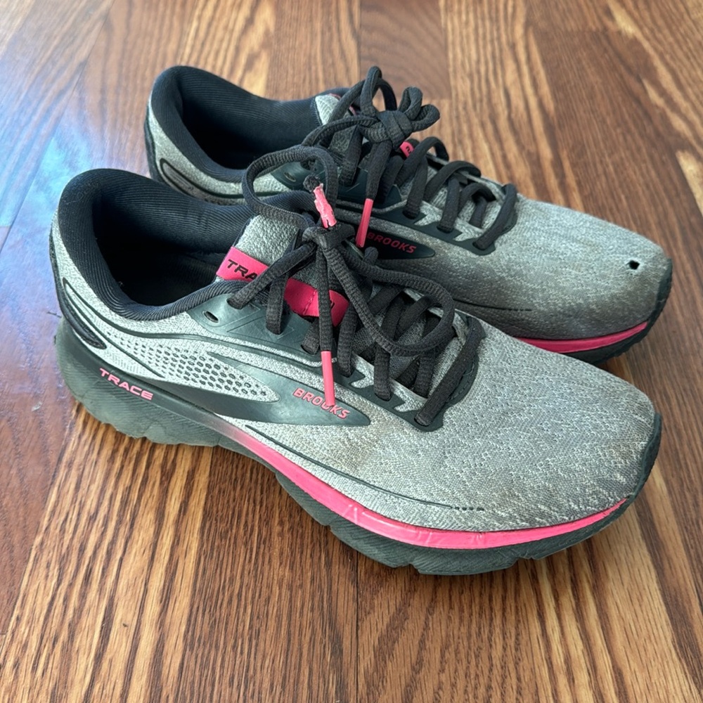 Brooks running sneakers, size 7.5
